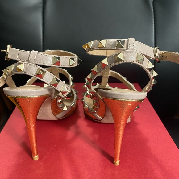 Valentino Garavani RockStud gold ankle strap pump - Picture 4 of 8